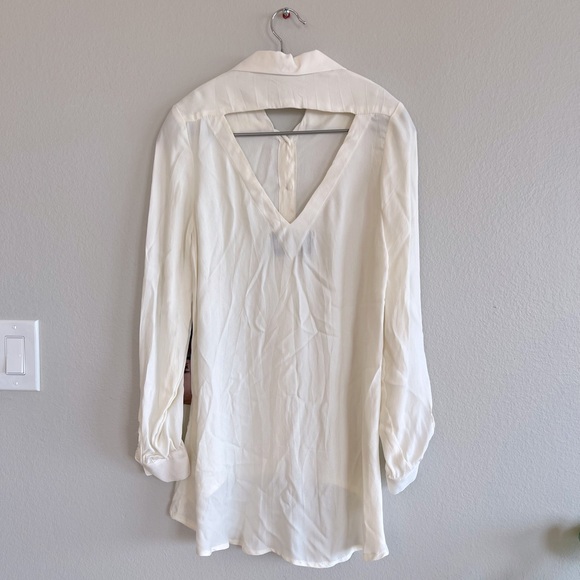 Urban Outfitters UO MRKT American Gold Backless Long-Sleeved Blouse (Ivory) - Picture 2 of 4